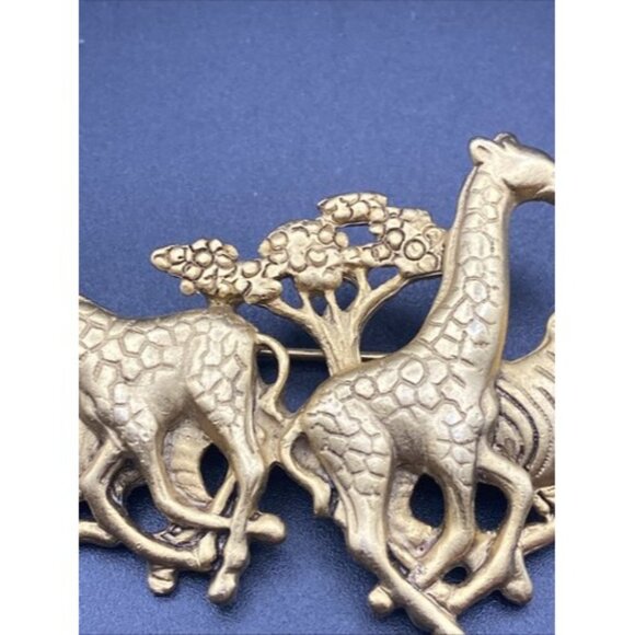 Vintage Brooch Gold Tone Giraffe Zebra Pin Safari Animals Signed A.J.C Figural - Picture 8 of 9